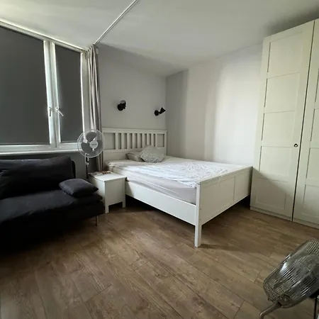 Ostoja Metro Brodno Apartment