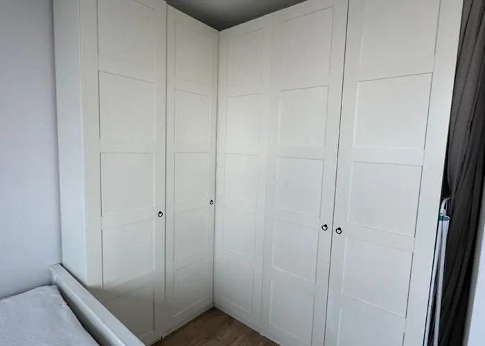 Ostoja Metro Brodno * Varsó